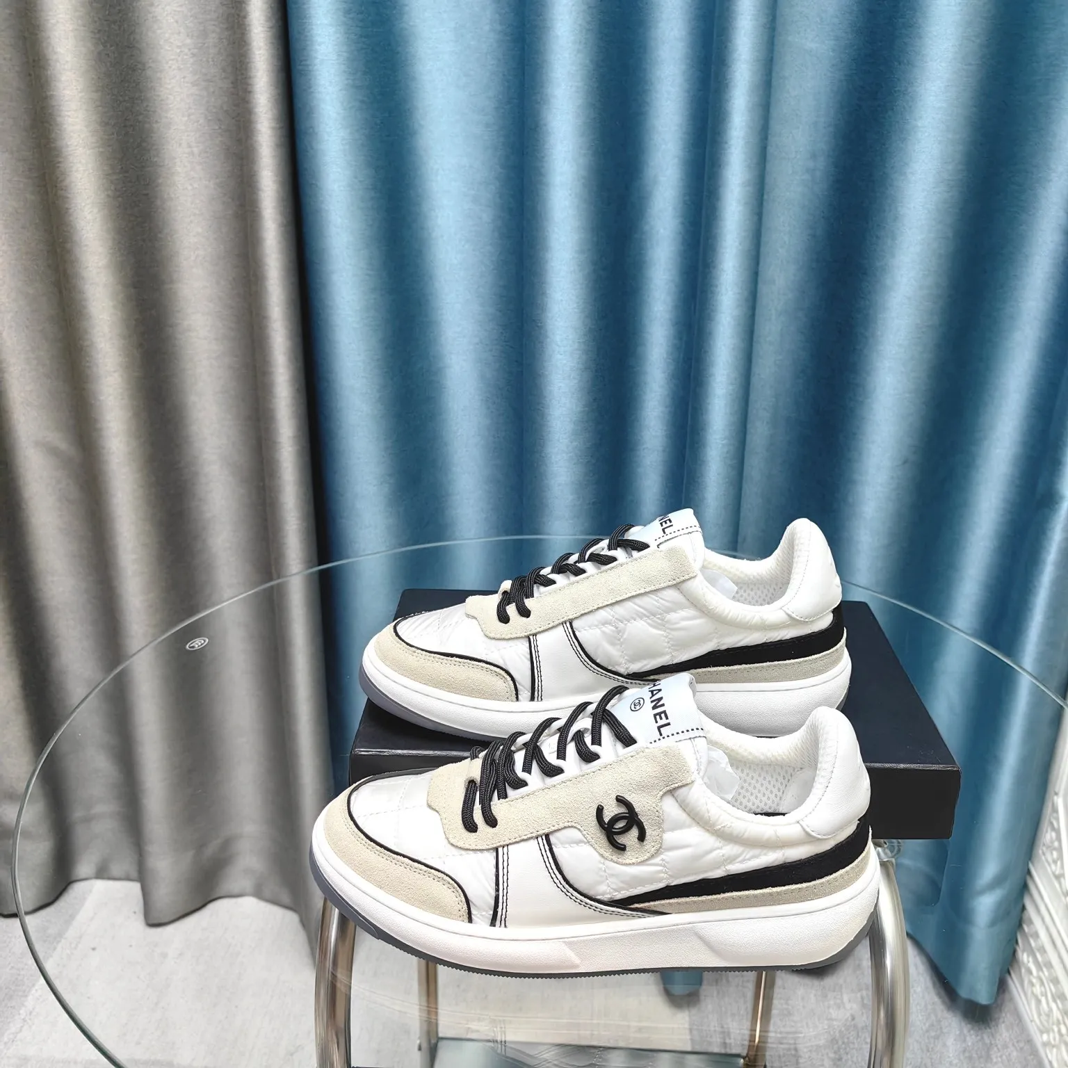 👟👟Ex-factory price 520👟👟 Women's Shoes Factory Women's Shoes Factory Men's ➕10 Chanel Chanel - 2023 Counter Top Casual Sports Shoes This classic design; the upper is electro-embroidered with a variety of craftsmanship; the outsole is fashionable and sporty; the extraordinary inclusion of a variety of color matching elements... The diversified mix and match is very good-looking and versatile, and can be used for leisure, fashion, sports, and outdoor. Counter boutique packaging complete set for women 35-40 and men 39-45 (44.45 size custom-made)